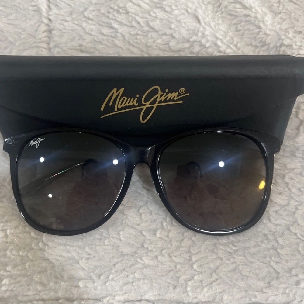 MAUI JIM New Sunglasses ISOLA Black Grey Polarized MJ821-02L 58 17 145 - Picture 1 of 9